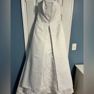 Elegant White Wedding Dress